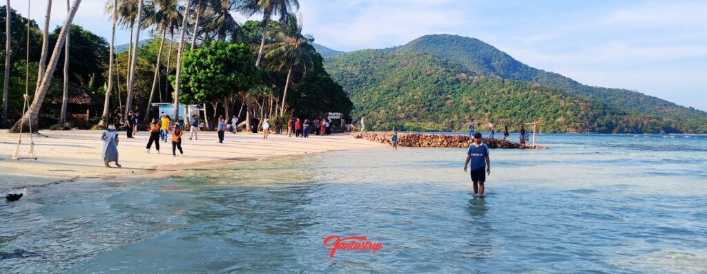 Pantai Bobby